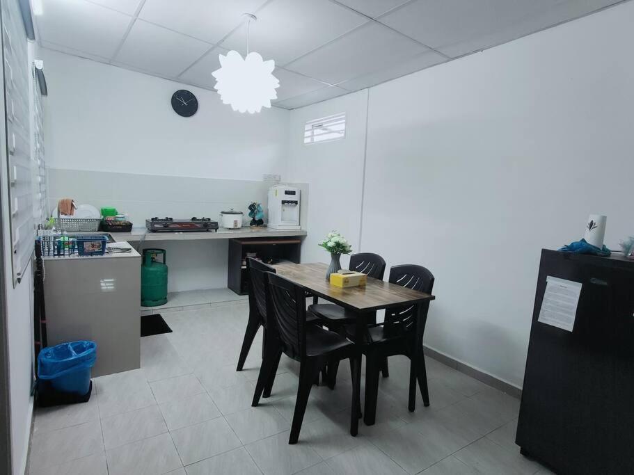 Casa Aira Cozy & Comfy Home Kampong Kepayang Exterior foto